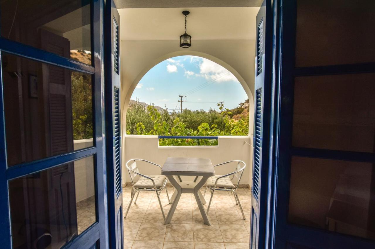 Vardes Hotel Studios Amoopi Exterior photo